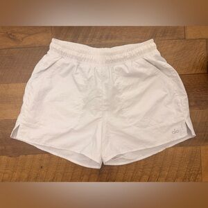 ALO Yoga White Women's Athletic Shorts with Elastic Waistband